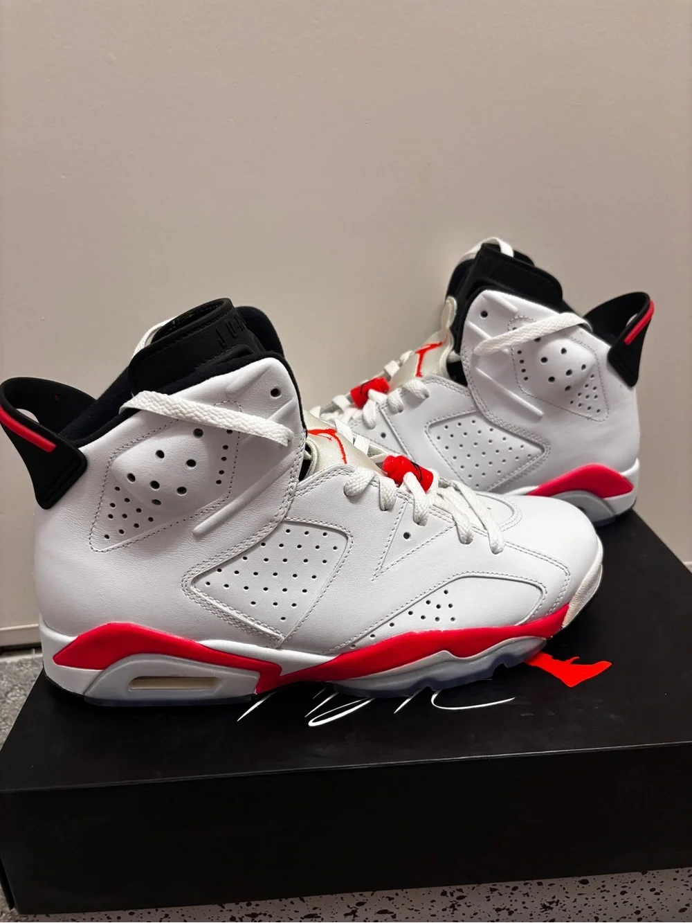 Nike men’s Air Jordan Retro 6 “white infrared” basketball shoes